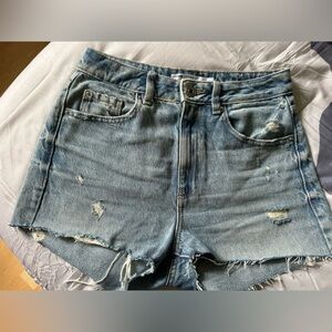 Garage mom jeans size 26 (03). In excellent condition